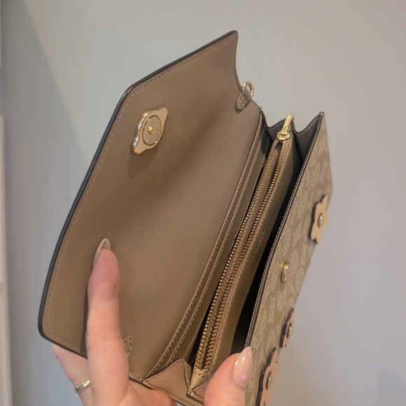 Brand New Coach Beige Floral Women's Bag - Picture 8 of 13